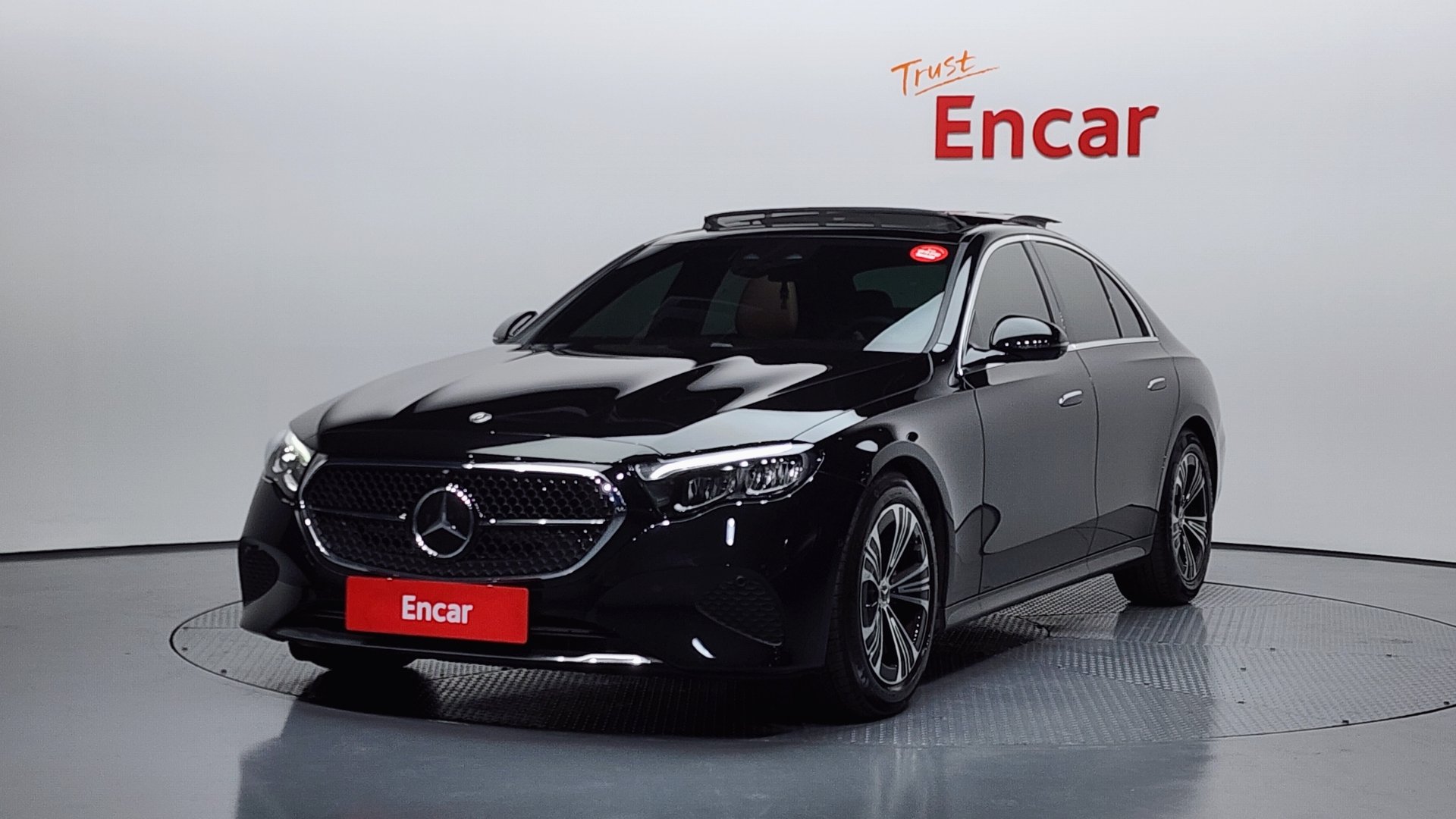 MERCEDES-BENZ E-CLASS - View 1