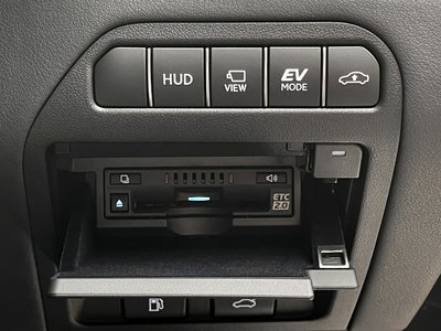 2021 Lexus LS thumbnail 17