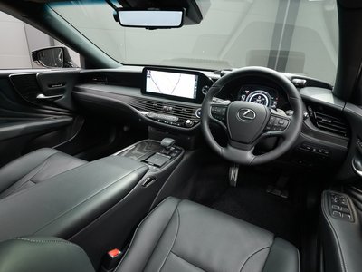 2021 Lexus LS thumbnail 18