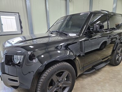 LAND ROVER DEFENDER - 1