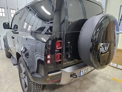 LAND ROVER DEFENDER - 2