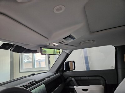 LAND ROVER DEFENDER - 10