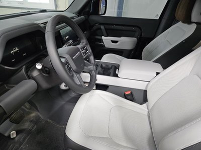 LAND ROVER DEFENDER - 8