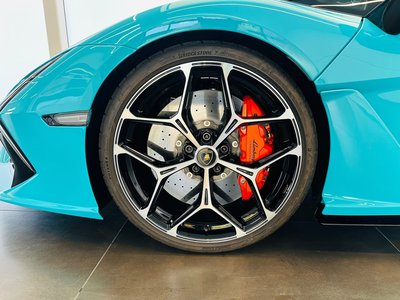 صورة 7 لـ 2025 Lamborghini REVUELTO
