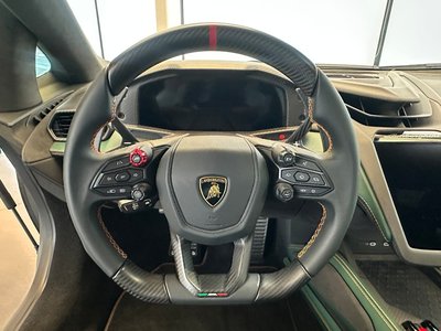 صورة 9 لـ 2025 Lamborghini REVUELTO