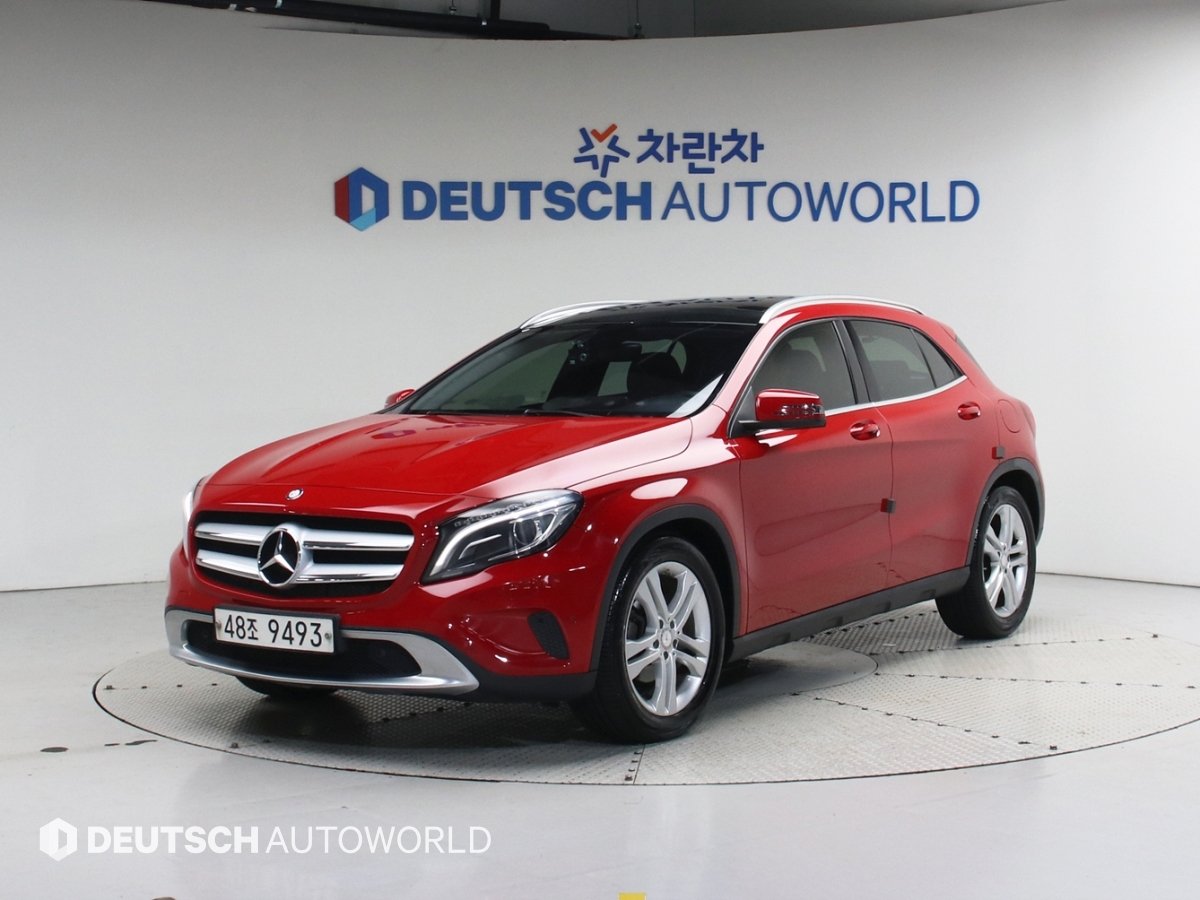 MERCEDES-BENZ GLA - View 1
