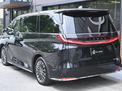 2026 Lexus LM photo 5