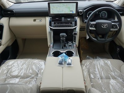 TOYOTA LAND CRUISER 300 - 3