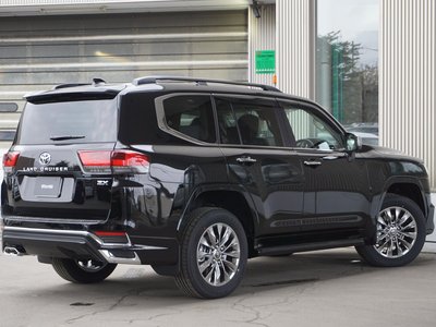 TOYOTA LAND CRUISER 300 - 10