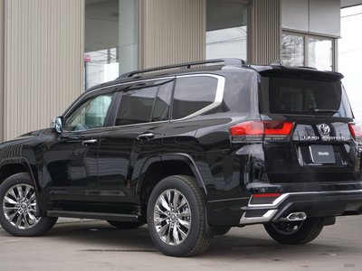 TOYOTA LAND CRUISER 300 - 8