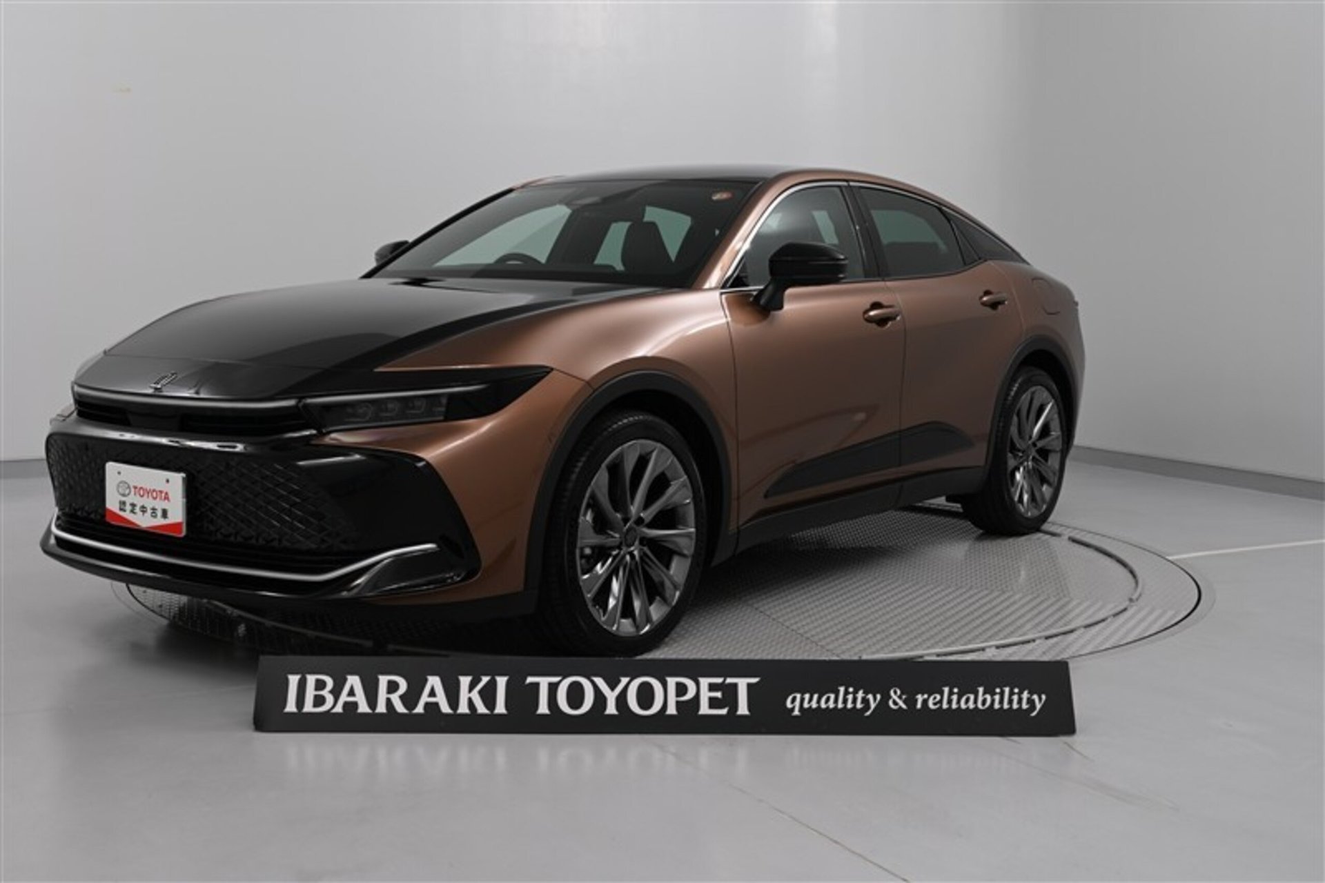 TOYOTA CROWN CROSSOVER - View 1