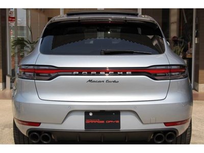PORSCHE MACAN - 10
