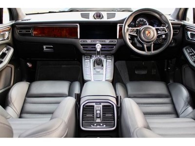 PORSCHE MACAN - 2