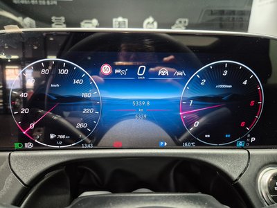 MERCEDES-BENZ E-CLASS - 8