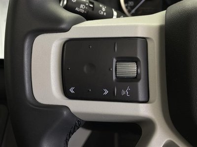 LAND ROVER DEFENDER - 7