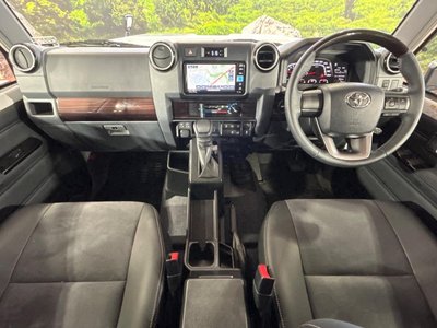 TOYOTA LAND CRUISER 70 - 2