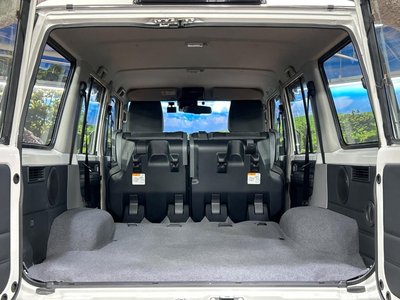 TOYOTA LAND CRUISER 70 - 10