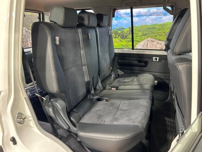 TOYOTA LAND CRUISER 70 - 9