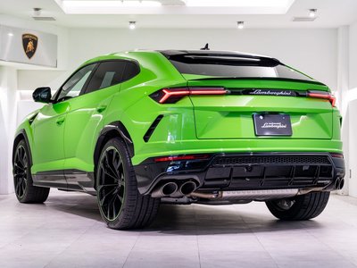 LAMBORGHINI URUS - 3