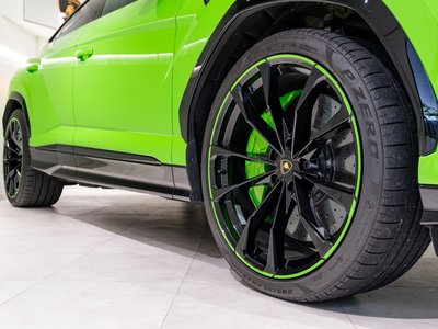 LAMBORGHINI URUS - 7