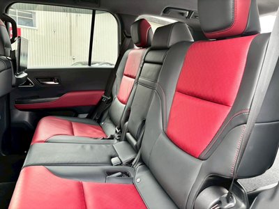 2025 Toyota LAND CRUISER 300 照片 42