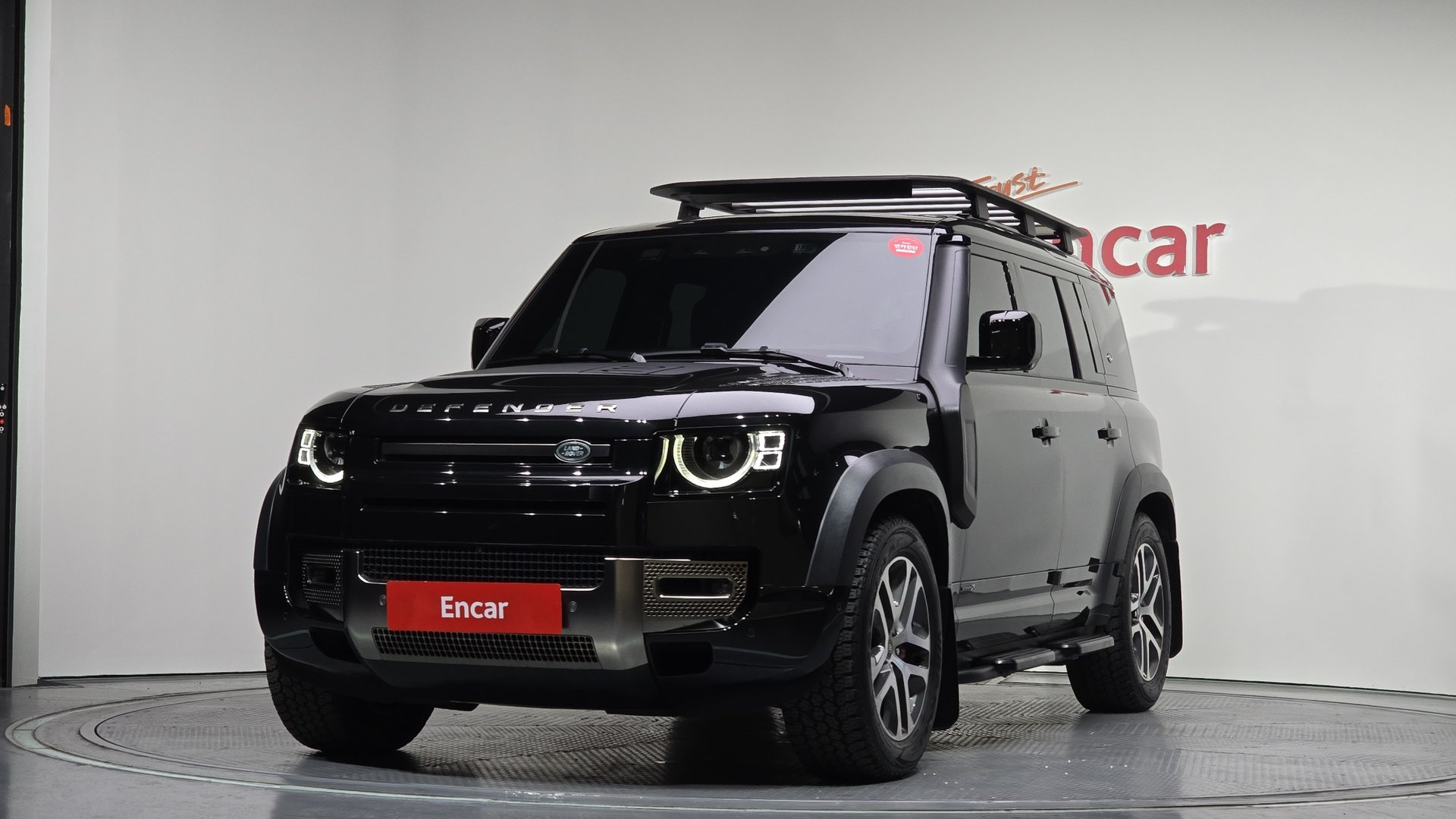 LAND ROVER DEFENDER - View 1