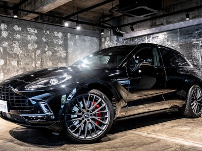 ASTON MARTIN DBX - 8