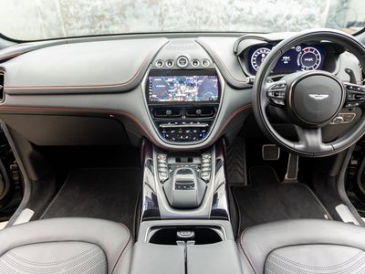 ASTON MARTIN DBX - 2