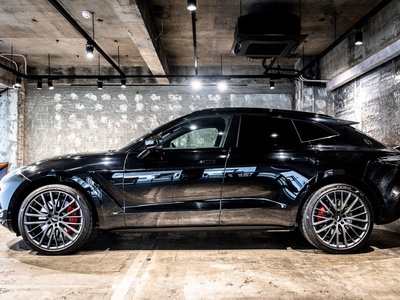 ASTON MARTIN DBX - 9