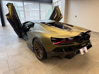 صورة 9 لـ 2024 Lamborghini REVUELTO