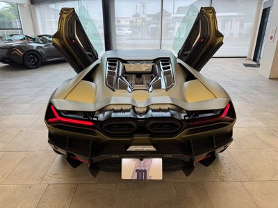 صورة 8 لـ 2024 Lamborghini REVUELTO