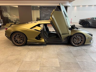 صورة 4 لـ 2024 Lamborghini REVUELTO