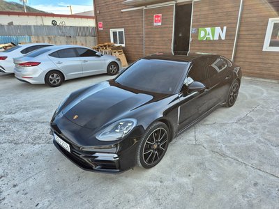 PORSCHE PANAMERA - 3
