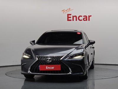 صورة 2 لـ 2024 Lexus ES