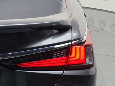 صورة 10 لـ 2024 Lexus ES