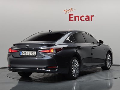 صورة 4 لـ 2024 Lexus ES
