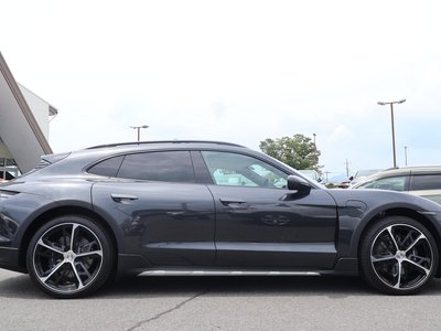 صورة مصغرة 14 لـ 2025 Porsche TAYCAN