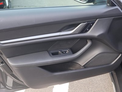 صورة مصغرة 30 لـ 2025 Porsche TAYCAN