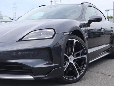 2025 Porsche TAYCAN 照片 3