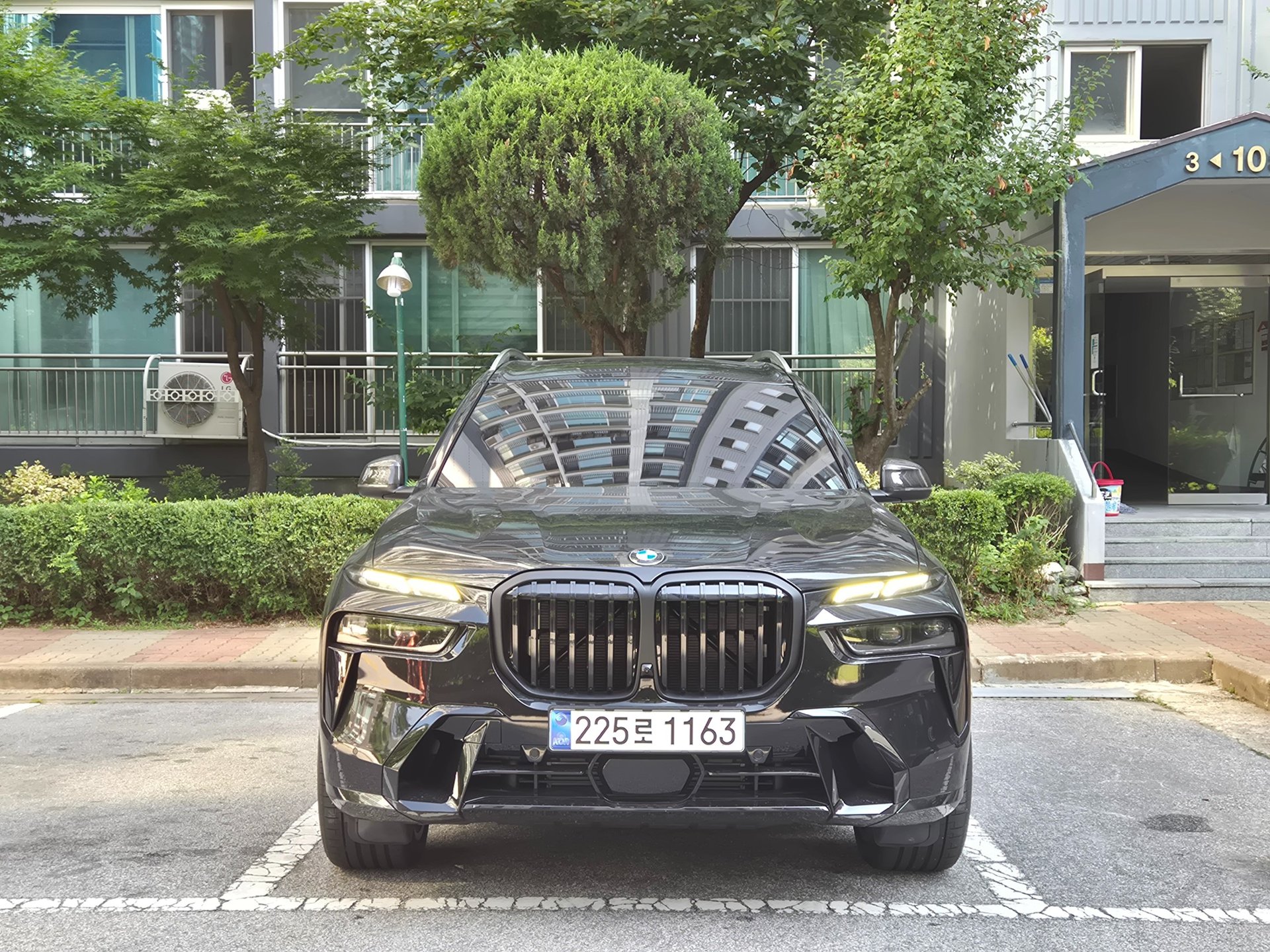 BMW X7 - View 1