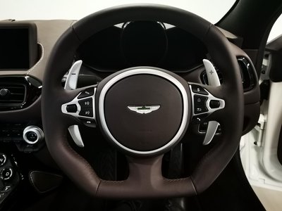 ASTON MARTIN VANTAGE - 8