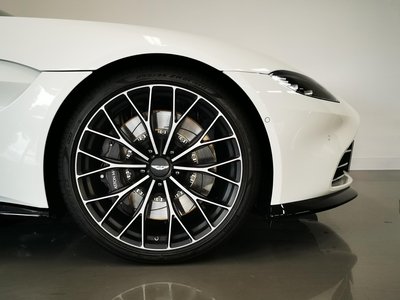 ASTON MARTIN VANTAGE - 4