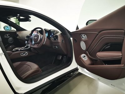 ASTON MARTIN VANTAGE - 7