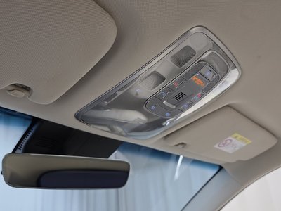 2021 Genesis GV70 — миниатюра 23