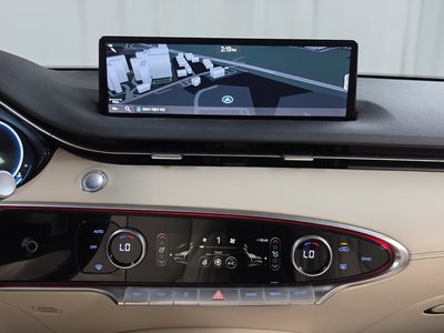 2021 Genesis GV70 — миниатюра 19
