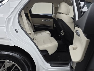 2021 Genesis GV70 — миниатюра 17