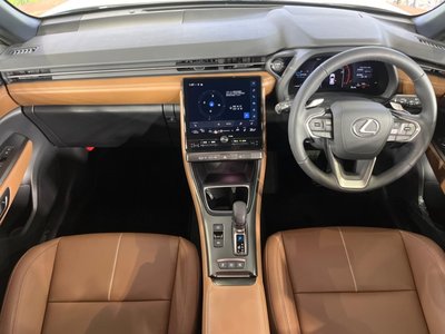 صورة 3 لـ 2025 Lexus LBX