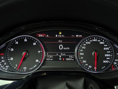 AUDI A8 - 8
