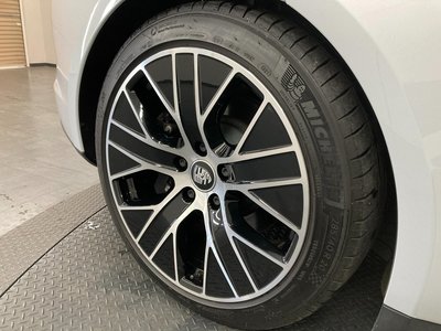 صورة 15 لـ 2021 Porsche TAYCAN