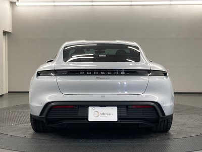 صورة 13 لـ 2021 Porsche TAYCAN